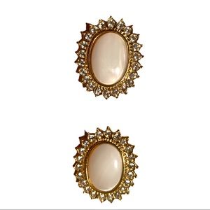 VTG Butler Wilson Oval “White Pearl’ Crown Crystal Gemstone Clip-on Earrings